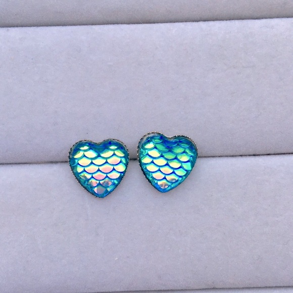 Iridescent Turquoise Aurora Borealis Mermaid Heart Earrings - Picture 3 of 5